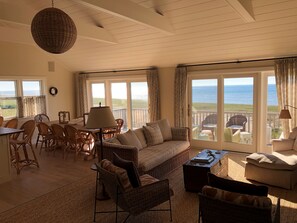 تلفزيون ذكي، كُتُب، ستيريو، شاشة كمبيوتر