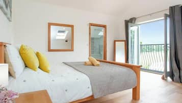 2 bedrooms, iron/ironing board, bed sheets