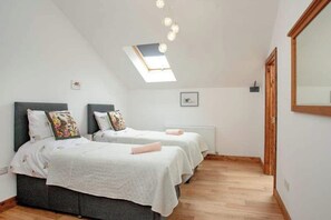 2 Schlafzimmer, Bügeleisen/Bügelbrett, Bettwäsche