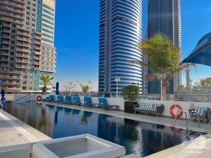 Outdoor pool -  Luxurious Loft with stunning views Dubai (Dubai)