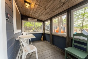Dining - Rent Vacanza Cabins Sleeps 37 Perfect for retreats, weddings and more! (Alton)