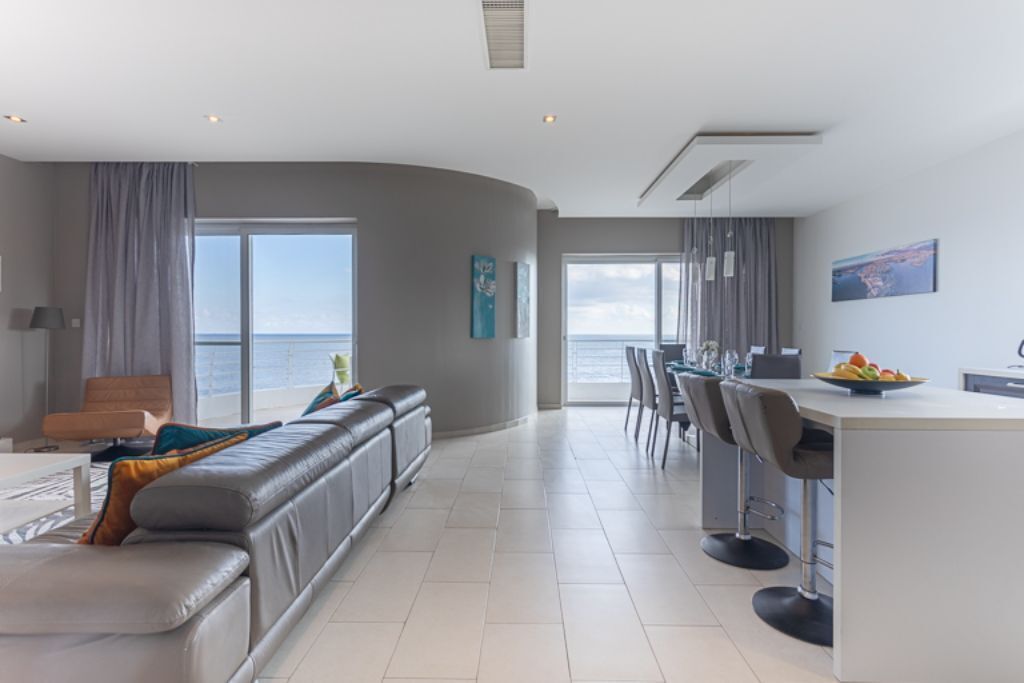 A Marvellous 3 Bedroomed At The Waters Edge With Use Of Two Pools! - Malta