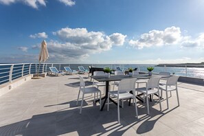 Outdoor dining - A 3 marvellous 3 Bedroomed at the Waters Edge with use of two pools! (Marsaskala)