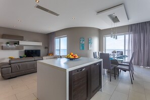 Dining - A marvellous 3 Bedroomed at the Waters Edge with use of two pools! (Marsaskala)