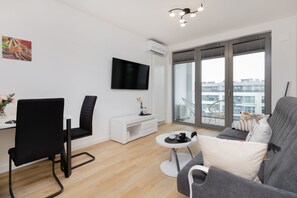 1 bedroom, desk, bed sheets