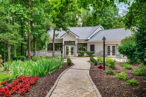 Exterior - NEWLY & FULLY RENOVATED! 6/6 Lux 5 Acre Estate, Event Barn, Chapel, Reception Rm (Pigeon Forge)