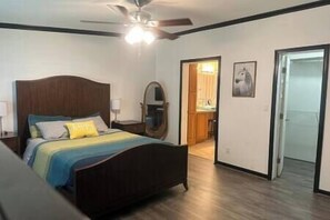 3 habitaciones, tabla de planchar con plancha, wifi y ropa de cama 