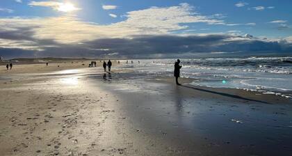 Schönes Ferienhaus für 6 Erwachsene und 2 Kinder am Rande des Dünenparks in Egmond aan den Hoef, in der Nähe des Strandes und des Meeres von Egmond.