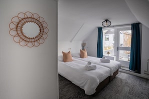 3 bedrooms, travel cot, free WiFi, bed sheets