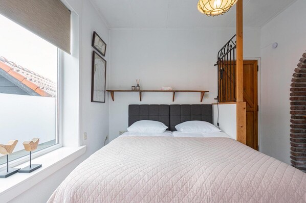 1 chambre, lit parapluie, Wi-Fi gratuit, draps fournis