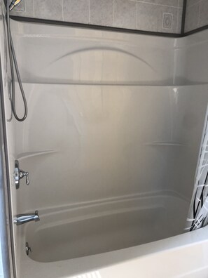 Shower, hair dryer, towels, soap - Private Whole House (Vernon)
