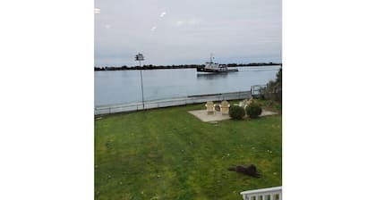The Harbor House - Entire 1st Floor Waterfront