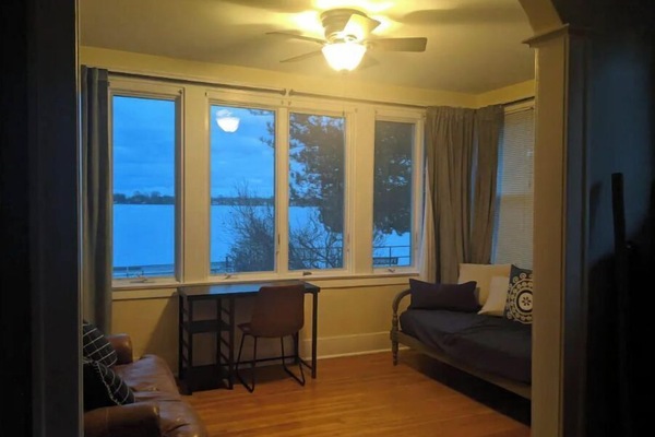 Smart-TV, Kamin, Musikbibliothek, Videothek