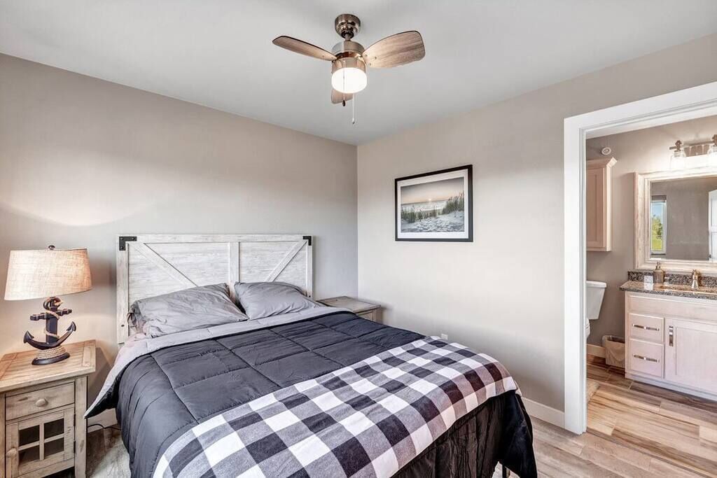 2 bedrooms, internet, bed sheets
