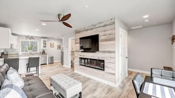 TV, fireplace, streaming services