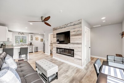 CONDO 3-Sister Bay Serenity-Luxurious downtown condo!