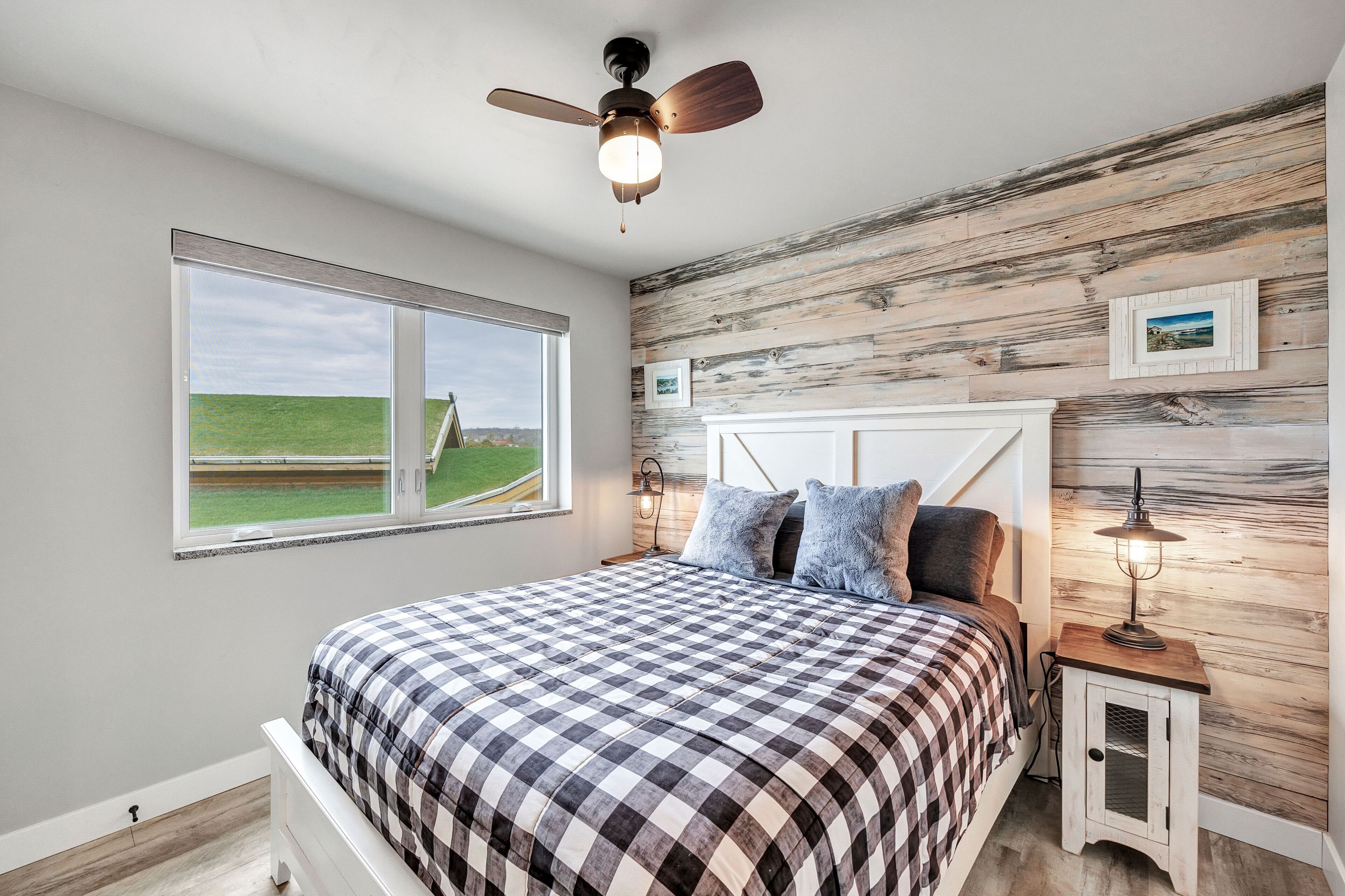 2 bedrooms, internet, bed sheets