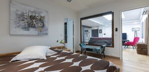 3 bedrooms, in-room safe, desk, iron/ironing board