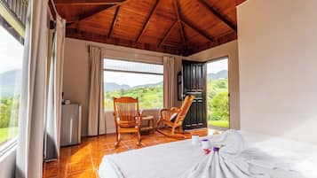 Minibar, decoración personalizada, cortinas blackout y wifi gratis