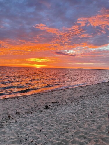 Cozy Cape Cottage with Beach Access