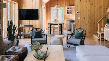 Smart TV, fireplace, table tennis