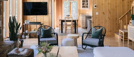 Smart TV, fireplace, table tennis