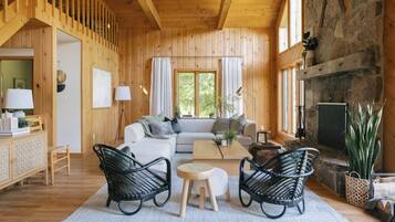 智能電視、壁爐、乒乓球設施