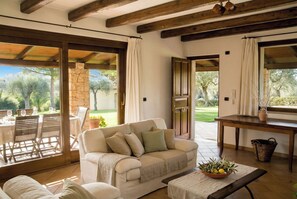 Smart TV, fireplace - ClickSardegna Villa Luna in Alghero: with infinity pool and beautiful garden (Alghero)