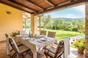 Outdoor dining - ClickSardegna Villa Luna in Alghero: with infinity pool and beautiful garden (Alghero)