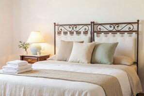 4 Schlafzimmer, Schreibtisch, Bügeleisen/Bügelbrett, Reisekinderbett