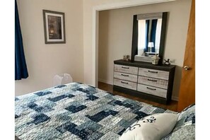 3 slaapkamers, een strijkplank/strijkijzer, gratis wifi, beddengoed