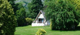 Typical mountain chalet in the heart of nature. Close to hiking and ski resorts