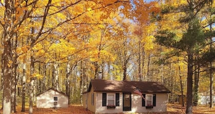 Cozy cabin, private 10 acres close to atv trail & lake