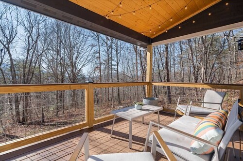 Dog Friendly Tiny Home 15 Min from Asheville's Best