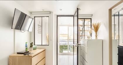 Home Saint Michel Jardin du Luxembourg, Paris