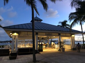 Outdoor dining - 10% OFF - 2 BR Lockoff Villa, Harborside Resort at Atlantis, Sleeps 8, JUNE 5-12 (Paradise Island)