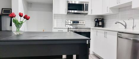 冰箱、微波炉、烤箱、炉灶