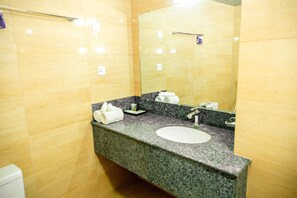 Shower, rainfall showerhead, free toiletries, hair dryer - Jashore IT Park Hotel and Resort (Jessore)