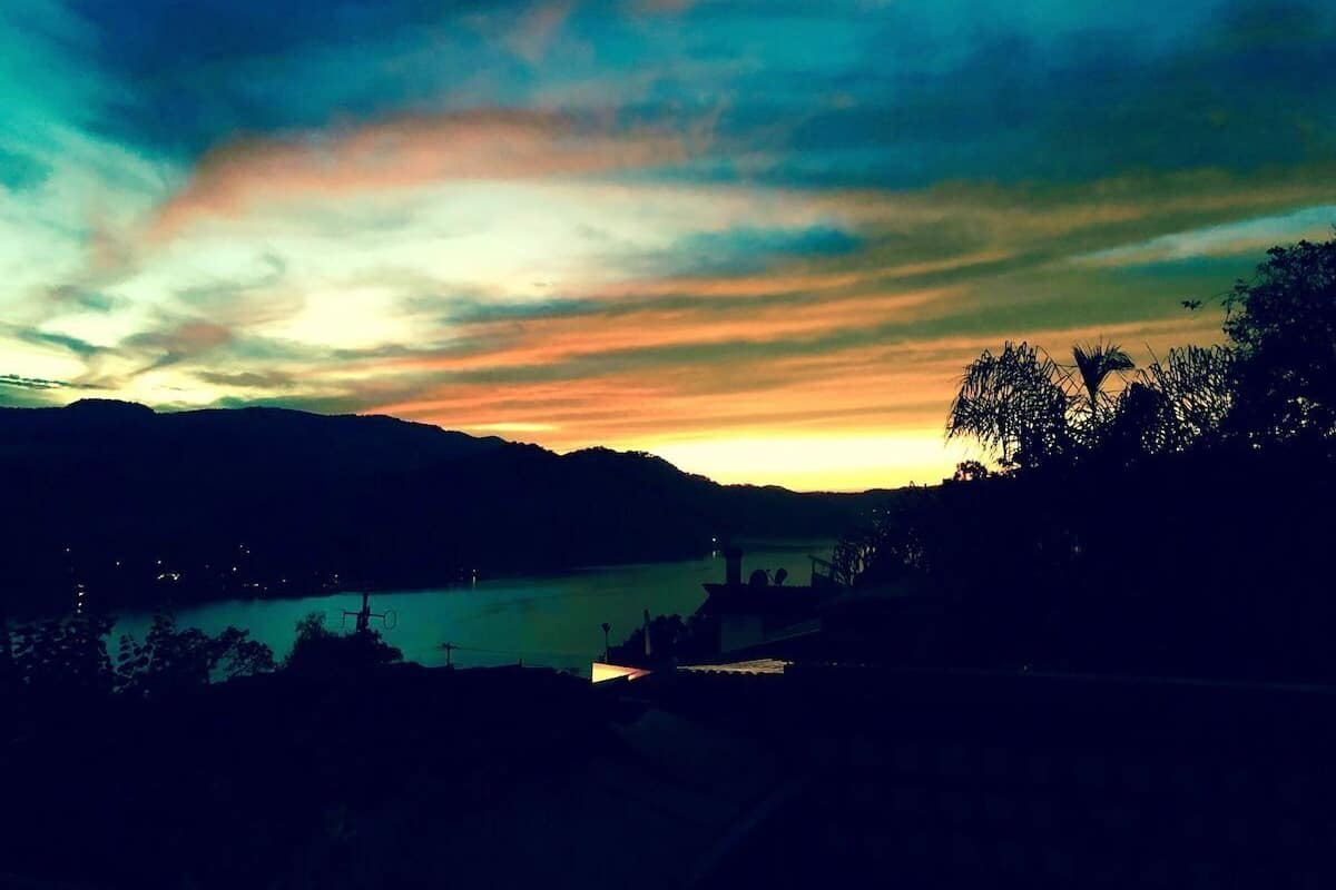 Apartment with Lake View | 1 bedroom, hypo-allergenic bedding, down duvets, memory-foam beds