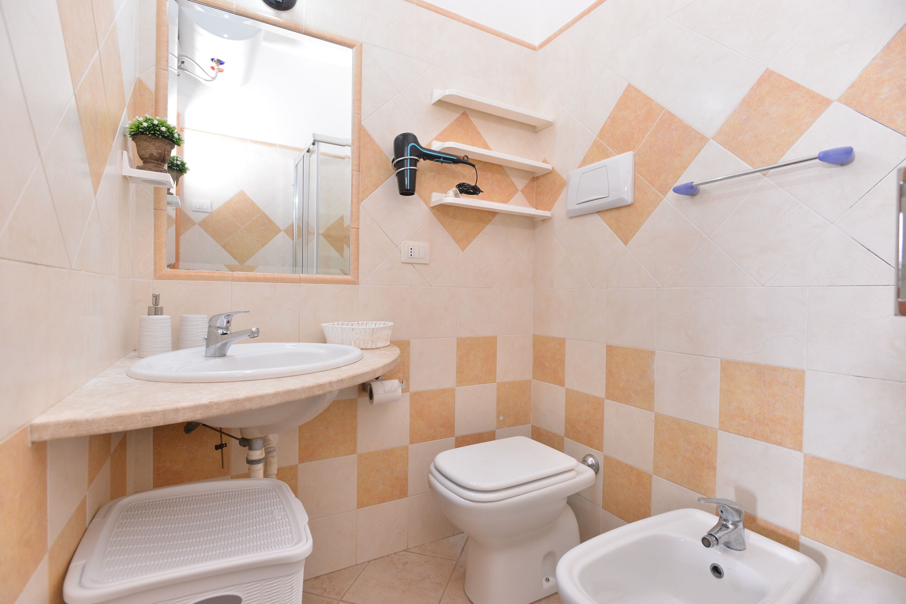 基本公寓 | 浴室 | 淋  浴設備、淋浴花灑、吹風機、坐浴桶