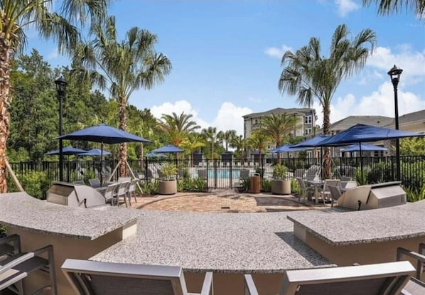 Property grounds - Private room in condo. A beauty! 5 mins from MCO 15 mins to Disney (Orlando)