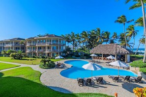 Outdoor pool - Splendid beachfront penthouse - close to town! (Cabarete)