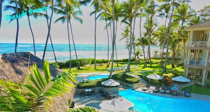 Splendid beachfront penthouse - close to town!