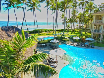 Splendid beachfront penthouse - close to town!