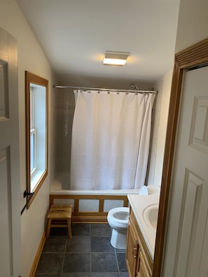 Jetted tub, hair dryer, towels, soap - Hear the stream from bed.  (Ossipee)