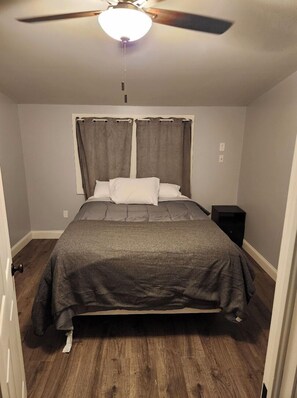 2 bedrooms, desk, iron/ironing board, free WiFi