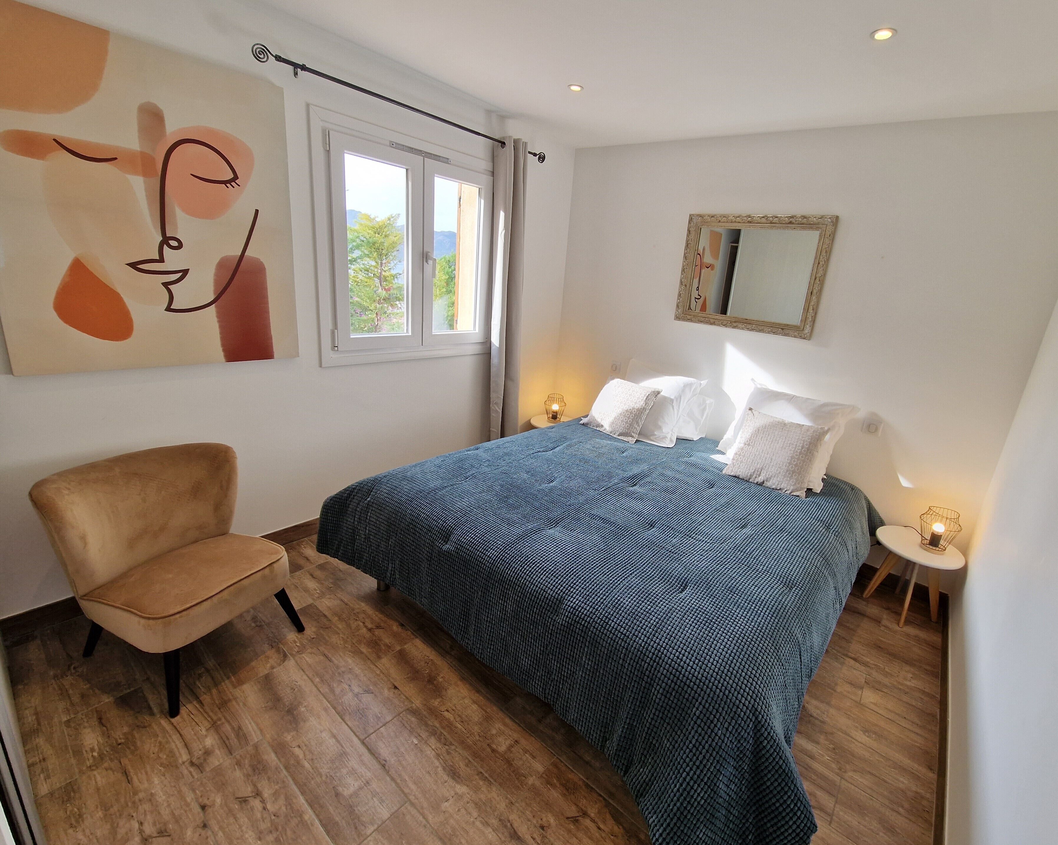 2 slaapkamers, een strijkplank/strijkijzer, gratis wifi, beddengoed