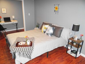 3 chambres, bureau, fer et planche à repasser, accès au Wi-Fi (inclus)