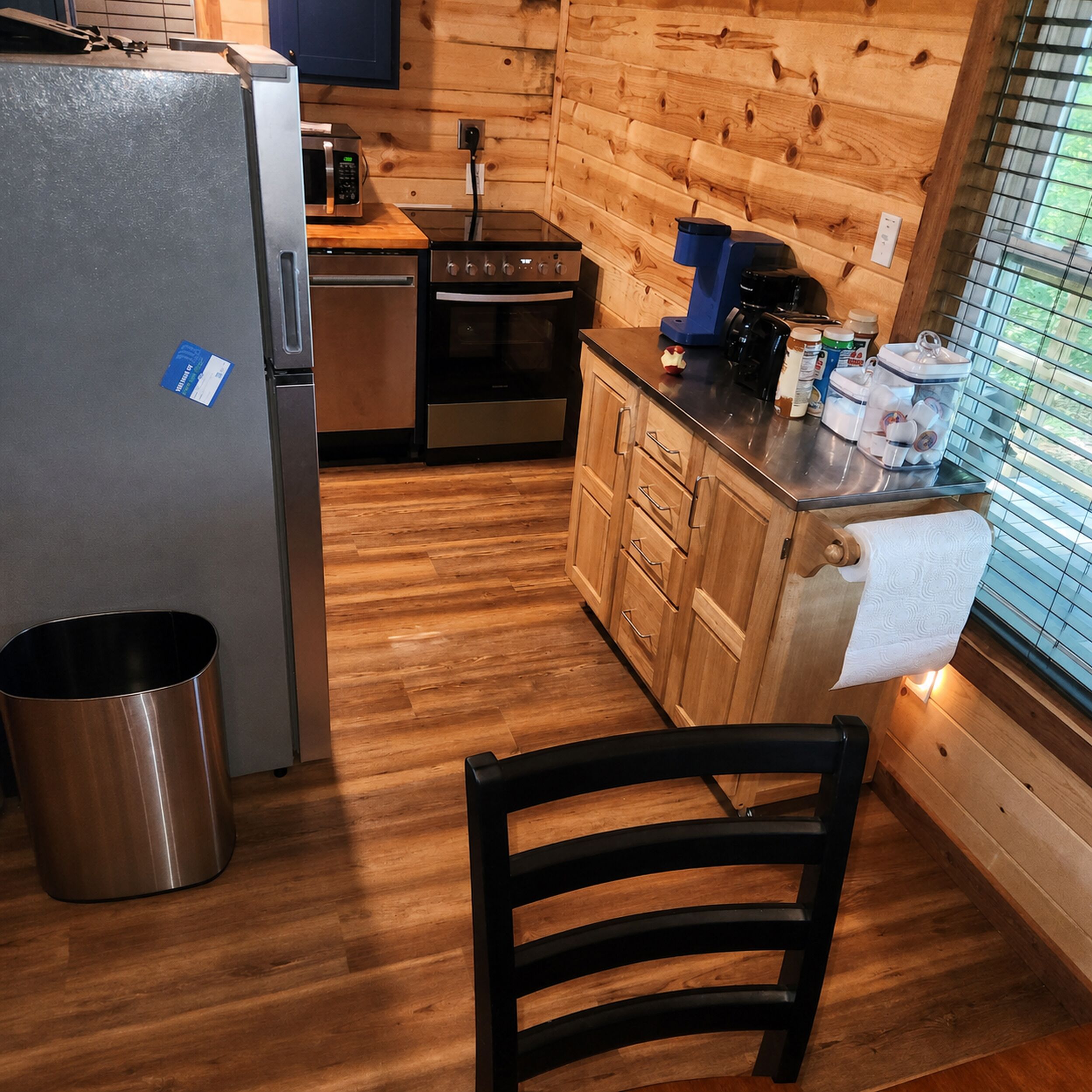 Romantic Cabin | Private kitchen | Dining tables