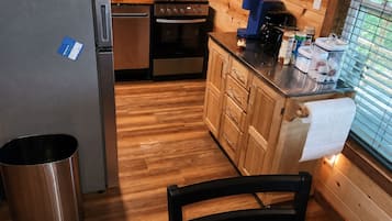 Romantic Cabin | Private kitchen | Dining tables
